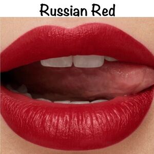‼️ LAST ONE 💋 RUSSIAN RED a M·A·CXIMAL SILKY MATTE LIPSTICK. **NEW IN THE BOX.